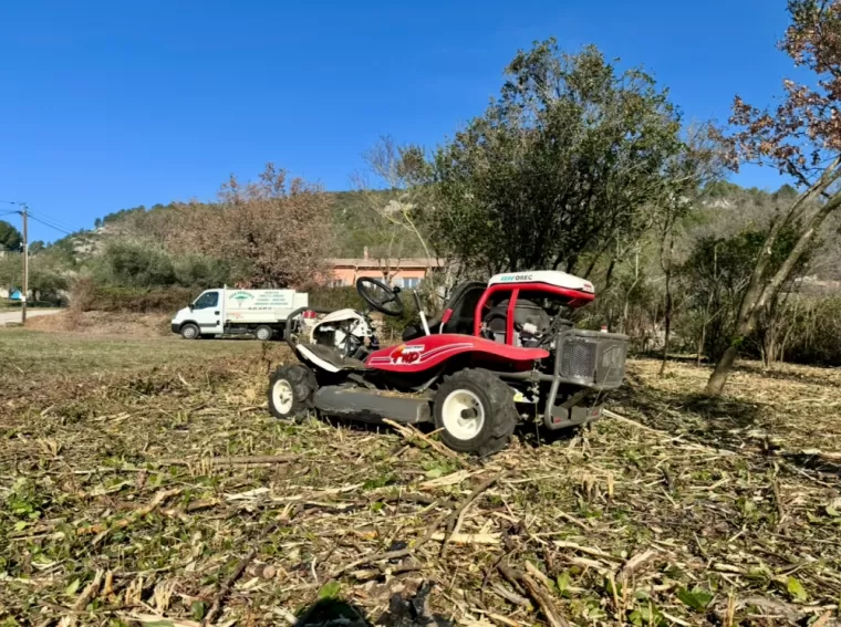 Débroussaillage d'un terrain à Brignoles., Brignoles, Eden Provence