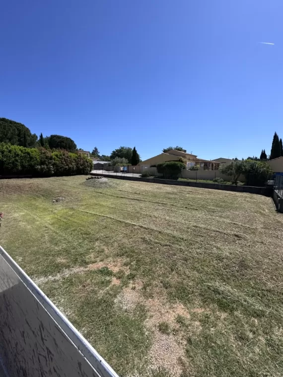 Débroussaillage d'un jardin à Brignoles 